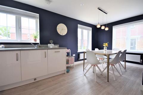 14 Keepsake Close, Farnham, GU9 7GS