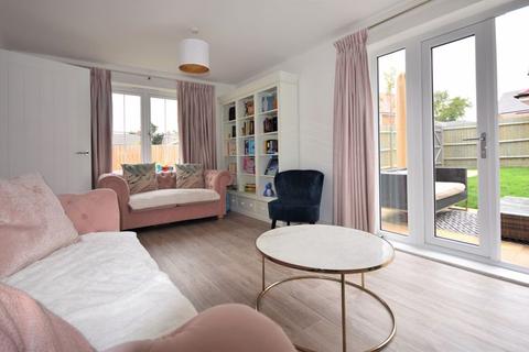 14 Keepsake Close, Farnham, GU9 7GS