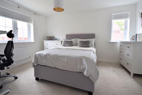 14 Keepsake Close, Farnham, GU9 7GS