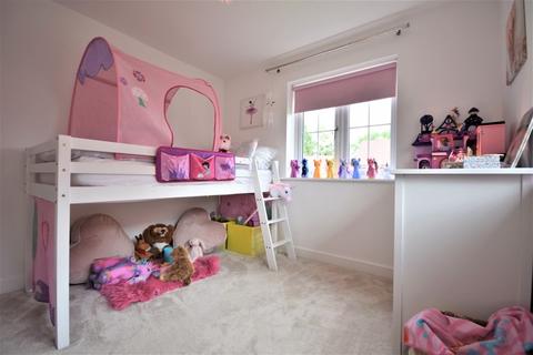 14 Keepsake Close, Farnham, GU9 7GS