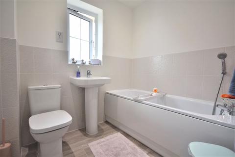 14 Keepsake Close, Farnham, GU9 7GS