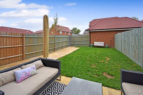 14 Keepsake Close, Farnham, GU9 7GS