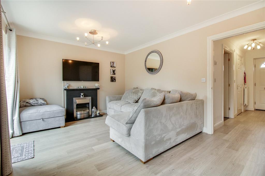 Eastbury Way, Redhouse, Swindon, SN25 2 bed semidetached house £245,000