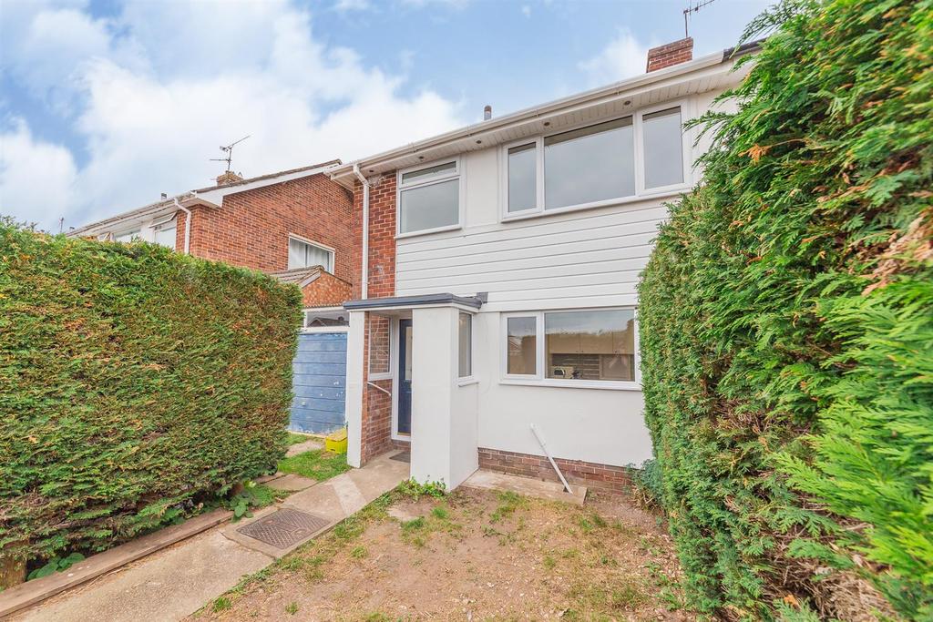 Glendale Road, Tadley 3 bed semidetached house £325,000