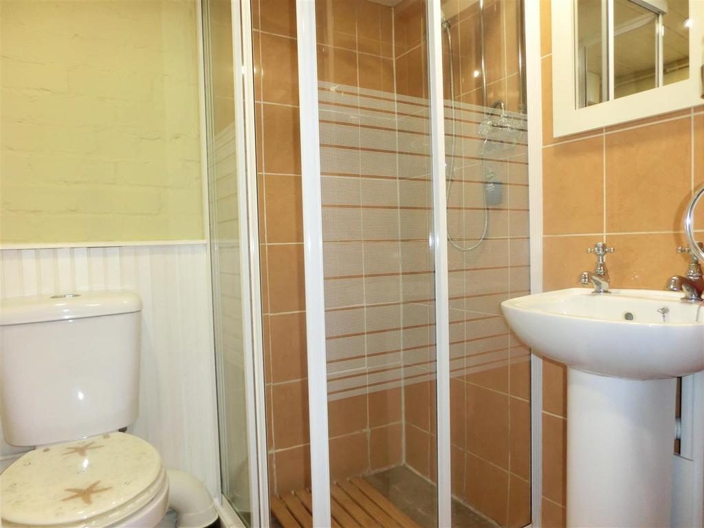 Lavender Cottage shower room.JPG
