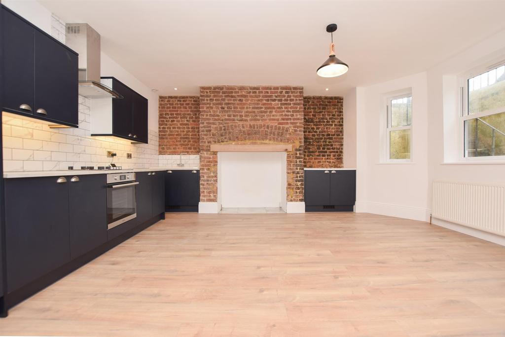 St. Margarets Road, St. LeonardsOnSea 2 bed flat £240,000