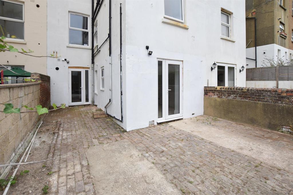 St. Margarets Road, St. LeonardsOnSea 2 bed flat £240,000