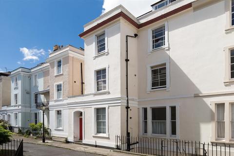 27 Canynge Square, Bristol, BS8 3LB