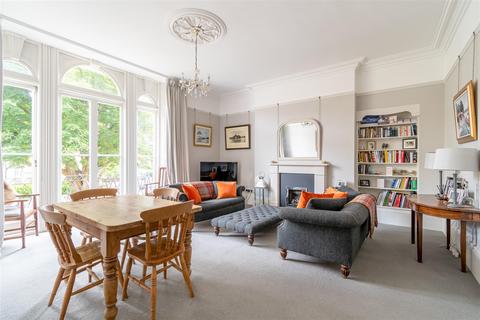 27 Canynge Square, Bristol, BS8 3LB