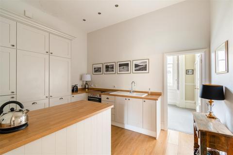 27 Canynge Square, Bristol, BS8 3LB