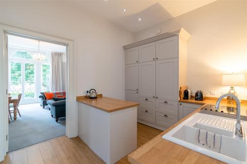 27 Canynge Square, Bristol, BS8 3LB