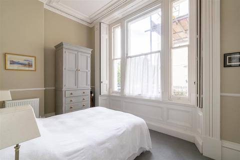 27 Canynge Square, Bristol, BS8 3LB