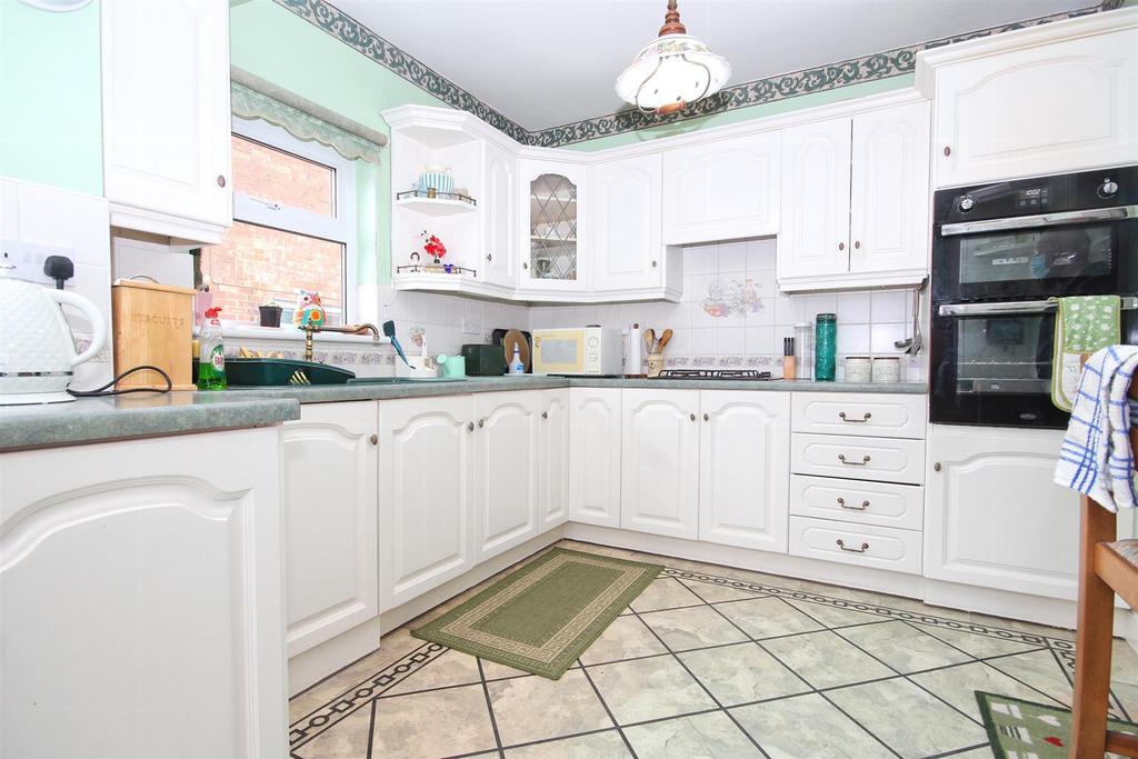 St. Margarets Avenue, Cottingham 1 bed semidetached bungalow £160,000