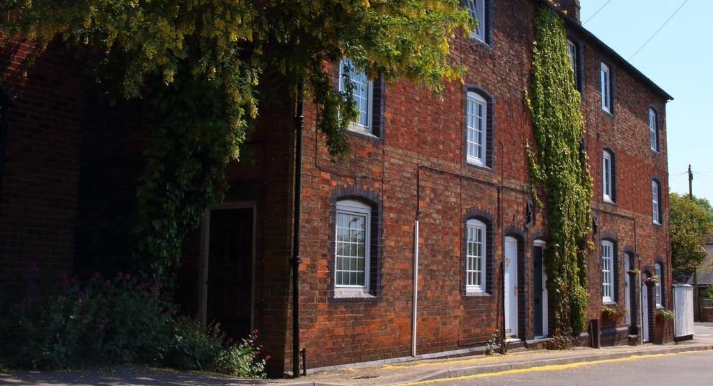 Mill Road, Ullesthorpe, Lutterworth 3 bed house £295,000