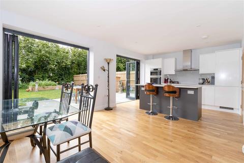 68b Arundel Road, Angmering, Littlehampton, BN16 4LL