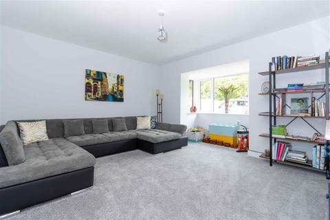 68b Arundel Road, Angmering, Littlehampton, BN16 4LL