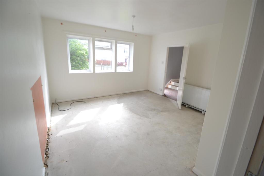 Linden Close, Ludgershall, Andover 3 bed semidetached house £160,000