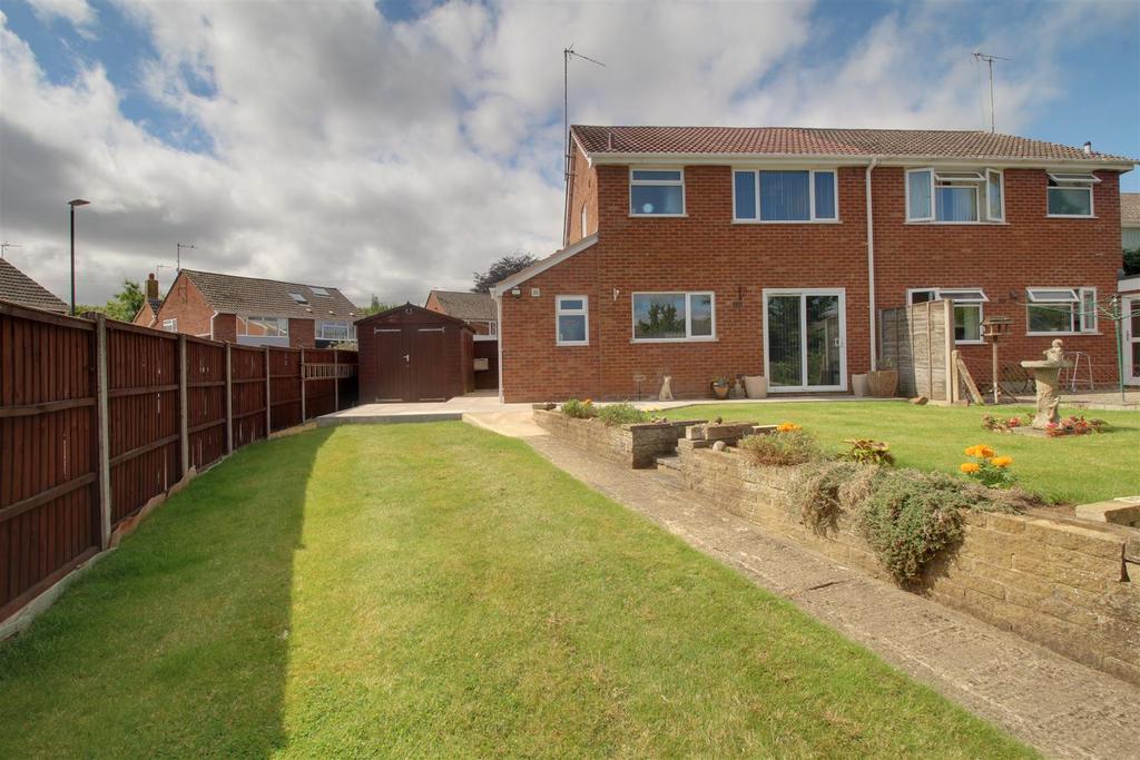 Knights Crescent, Newent 3 bed semidetached house £275,000