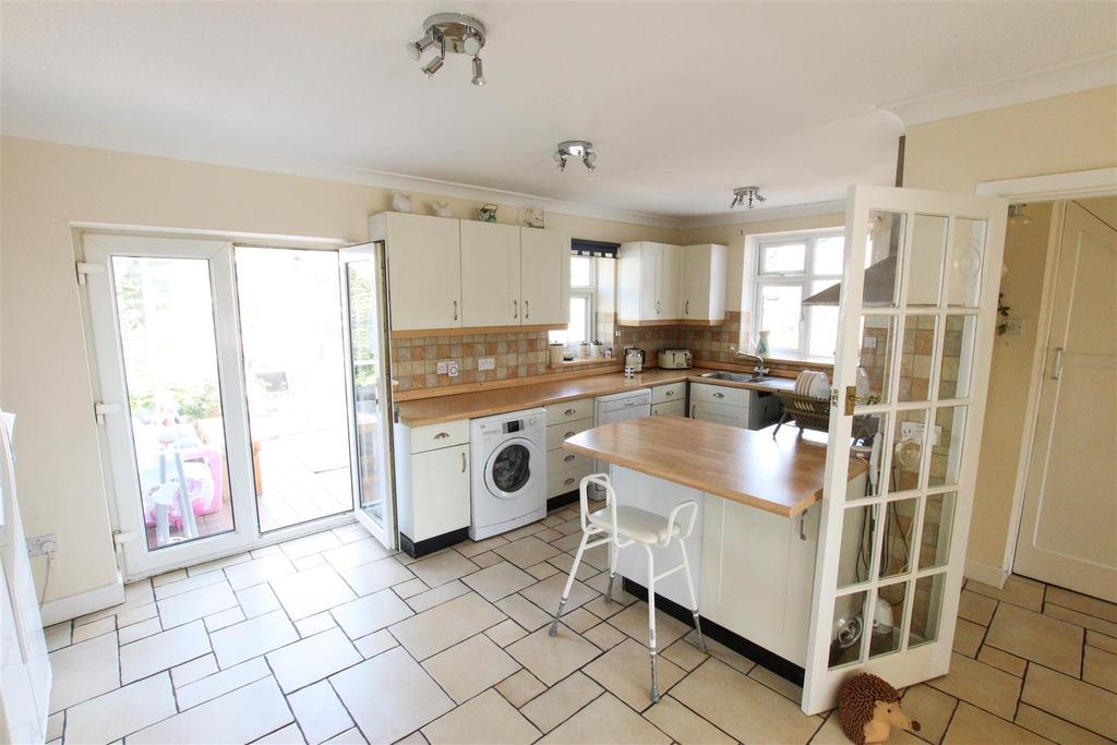 Valentine Avenue, Southampton 4 bed semidetached house £375,000