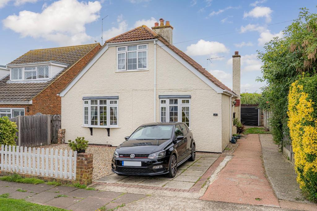 Lancaster Gardens, Herne Bay 4 bed detached bungalow £480,000
