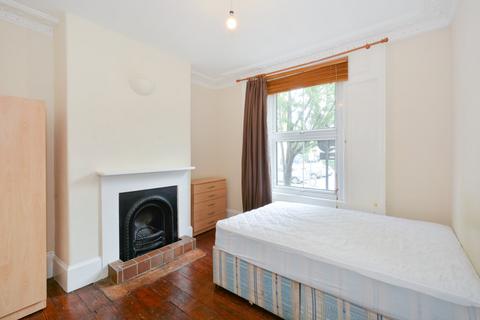 5 bedroom terraced house to rent, Driffield Road, London, E3