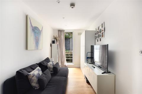 Flat A, 91a Roman Road, London, E2 0QN