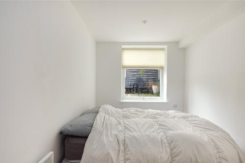 Flat A, 91a Roman Road, London, E2 0QN