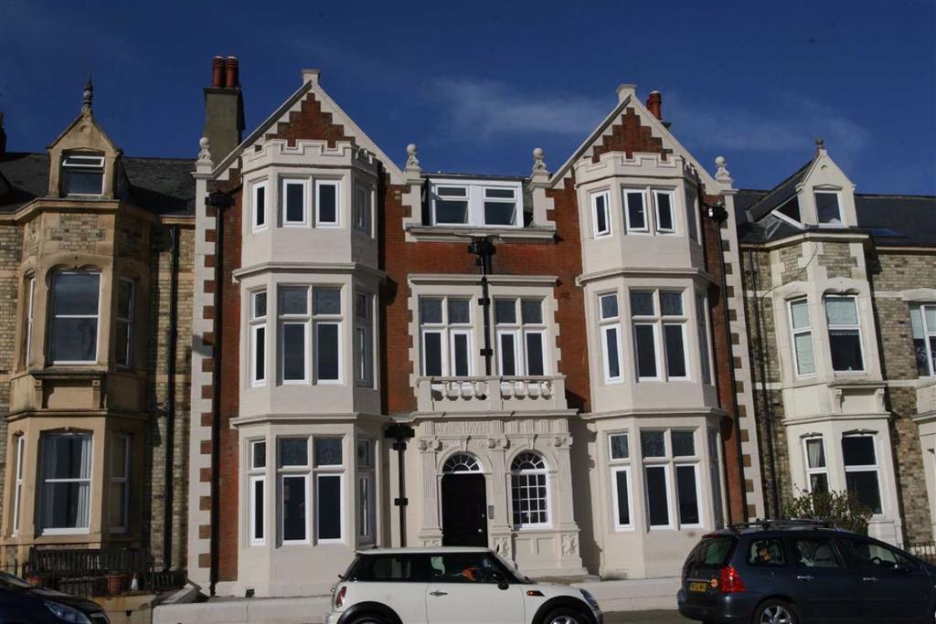 57 Beverley Terrace, Cullercoats 3 bed apartment £1,295 pcm (£299 pw)