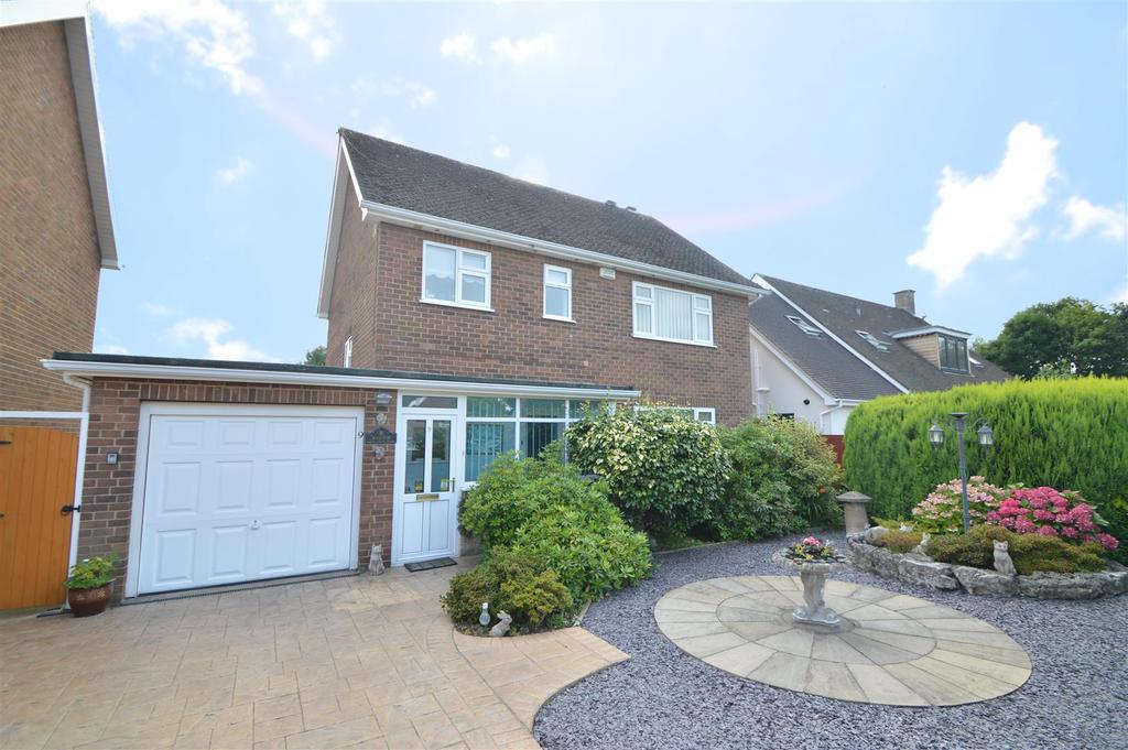 9 Hardwick Drive, Copthorne... 3 bed detached house £385,000