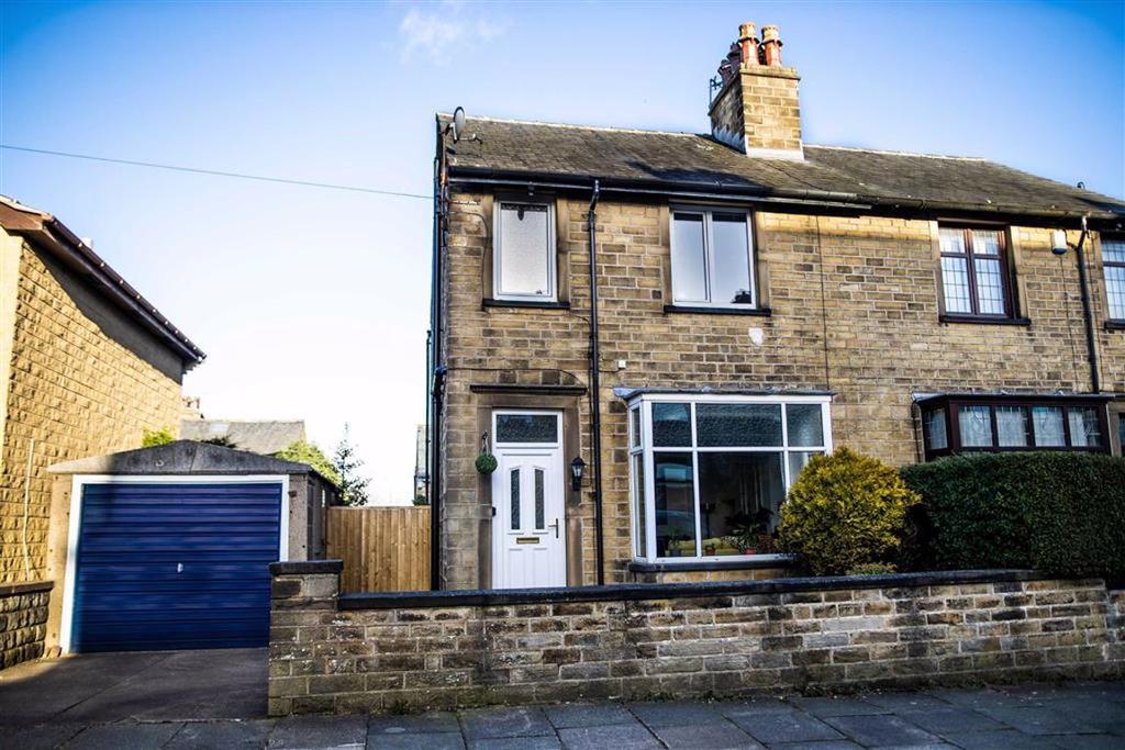 Stanley Road, Lindley, Huddersfield, HD3 3 bed semidetached house £