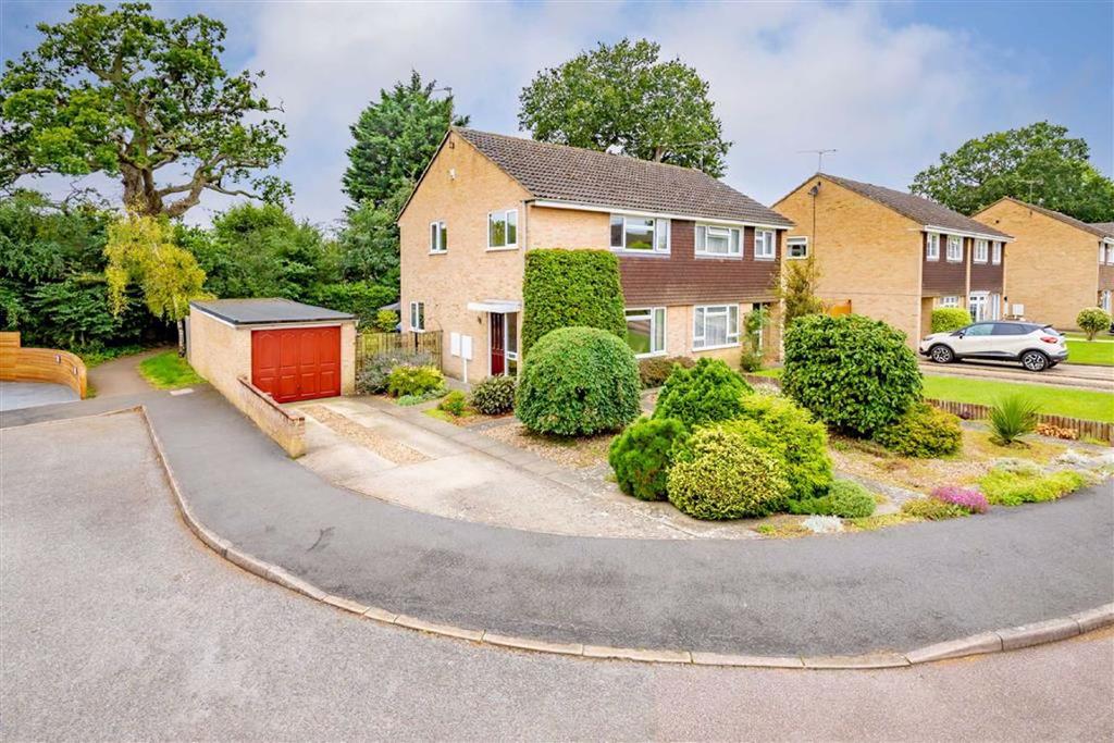 Alzey Gardens, Harpenden, Hertfordshire 3 bed semidetached house £