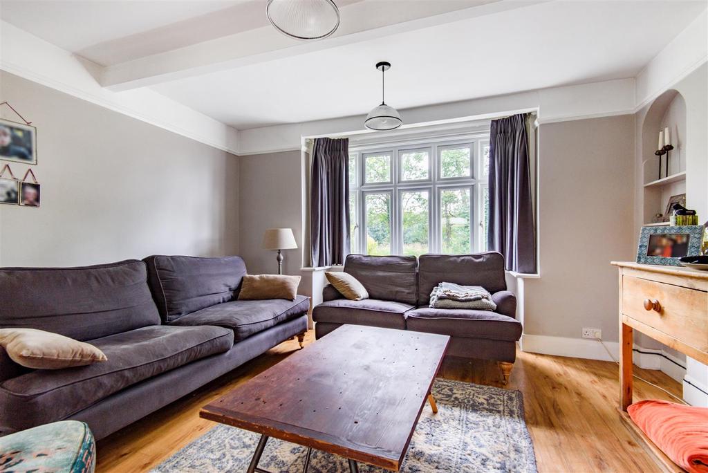 Shalford Road, Guildford 4 bed detached house £800,000