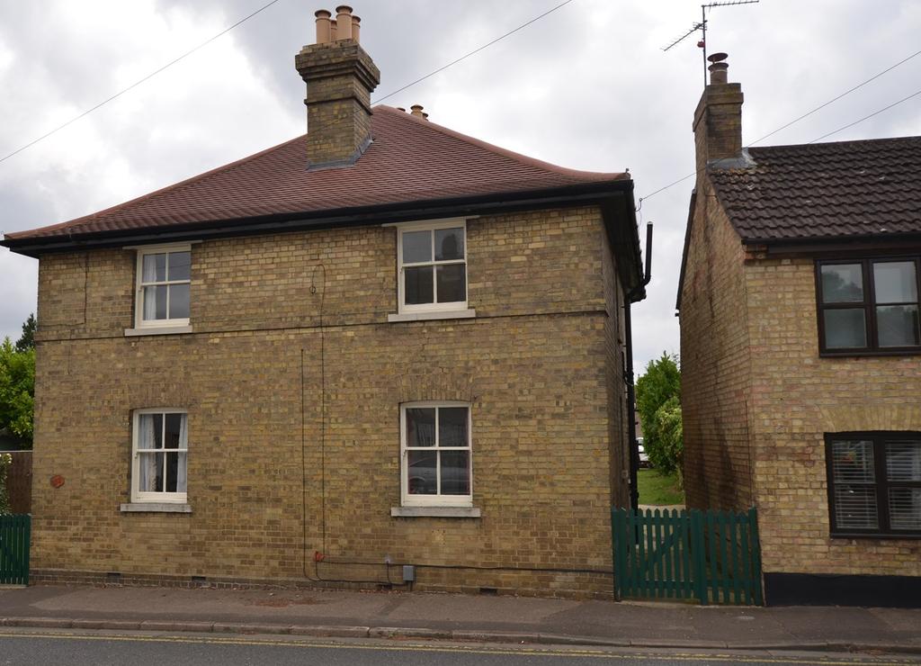 Thorpe Road, Peterborough, PE3 2 bed semidetached house £850 pcm (£