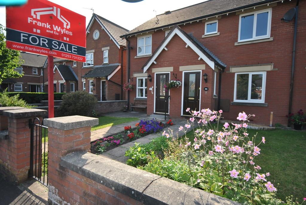 West Cliffe, Lytham, FY8 2 bed terraced house £215,000