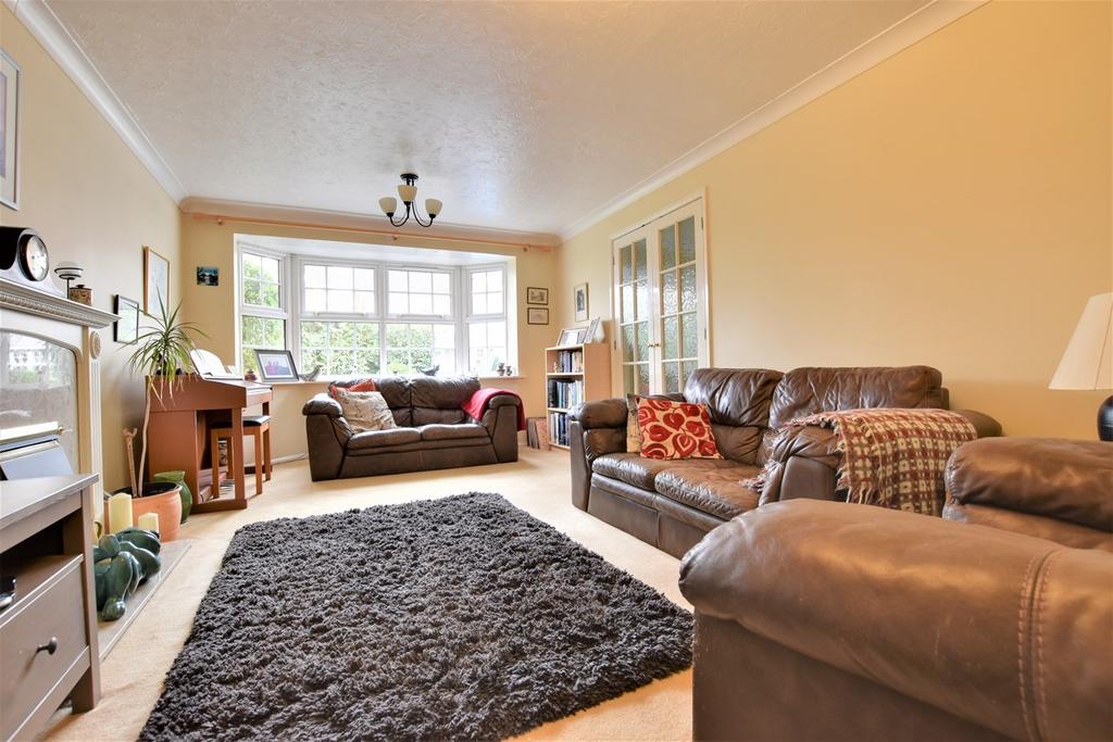 Wallace Binder Close, Maldon, CM9 4 bed detached house £500,000