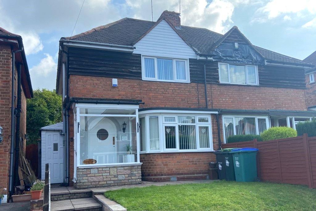 Lewis Road, Oldbury, West Midlands, B68 3 bed semidetached house £