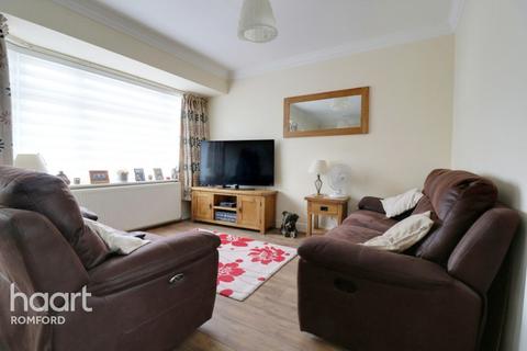91 Fourth Avenue, Romford, RM7 0UH