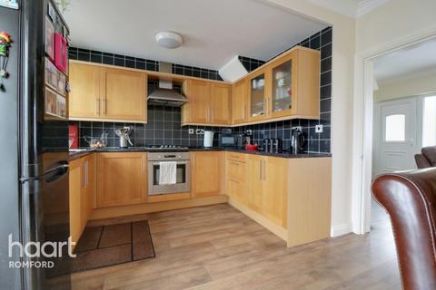 91 Fourth Avenue, Romford, RM7 0UH