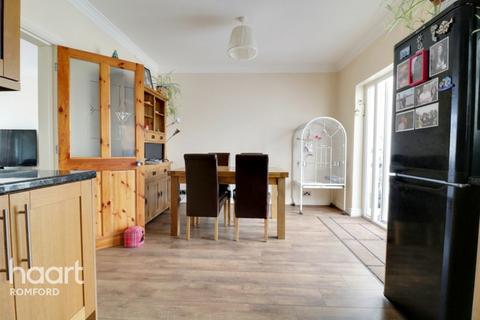 91 Fourth Avenue, Romford, RM7 0UH