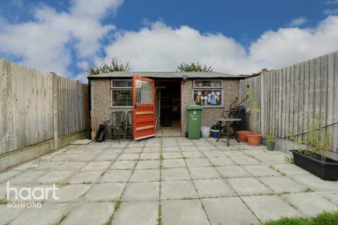 91 Fourth Avenue, Romford, RM7 0UH