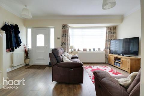 91 Fourth Avenue, Romford, RM7 0UH
