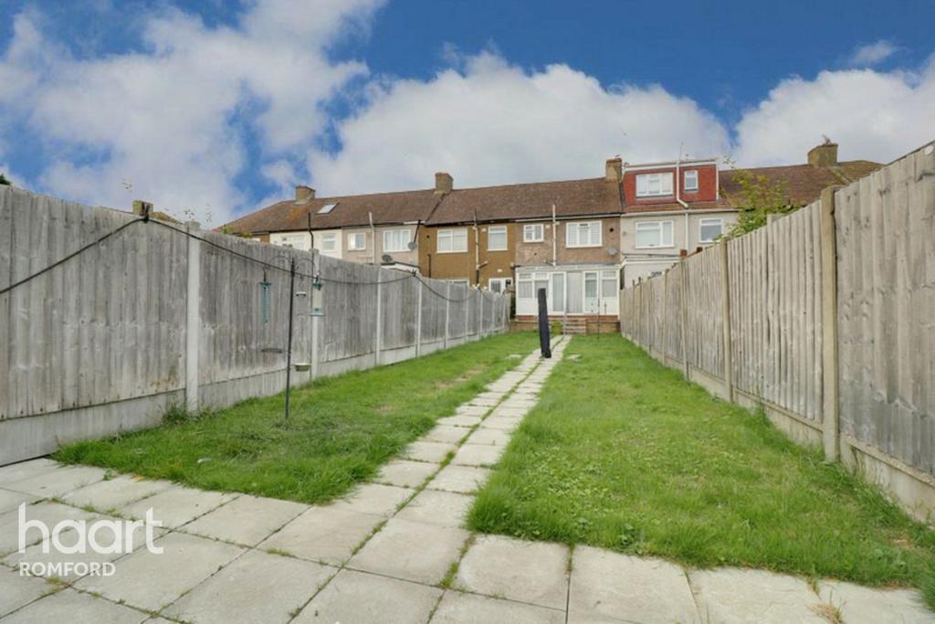 Fourth Avenue, Romford 3 bed terraced house £425,000