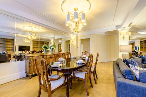 4 bedroom flat to rent, Strathmore Court, St John’s Wood, London, NW8