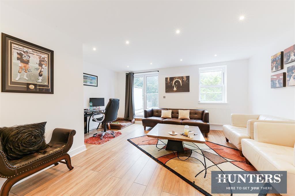 Dukes Avenue, New Malden, KT3 4 bed detached house £1,200,000