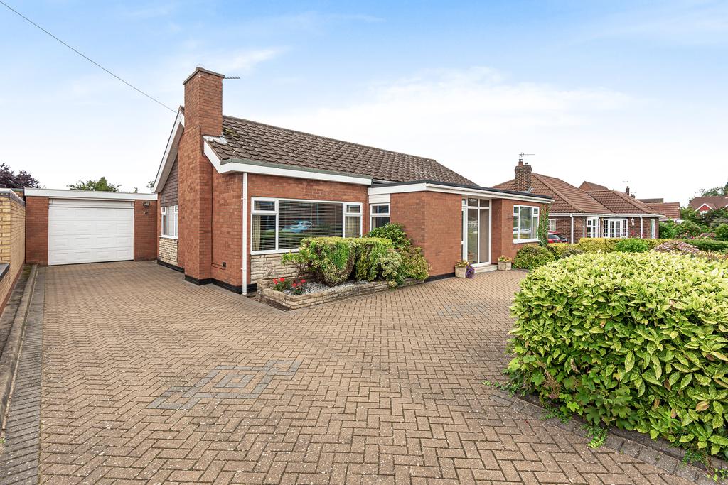 West Common Gardens, Scunthorpe... 3 bed bungalow £250,000
