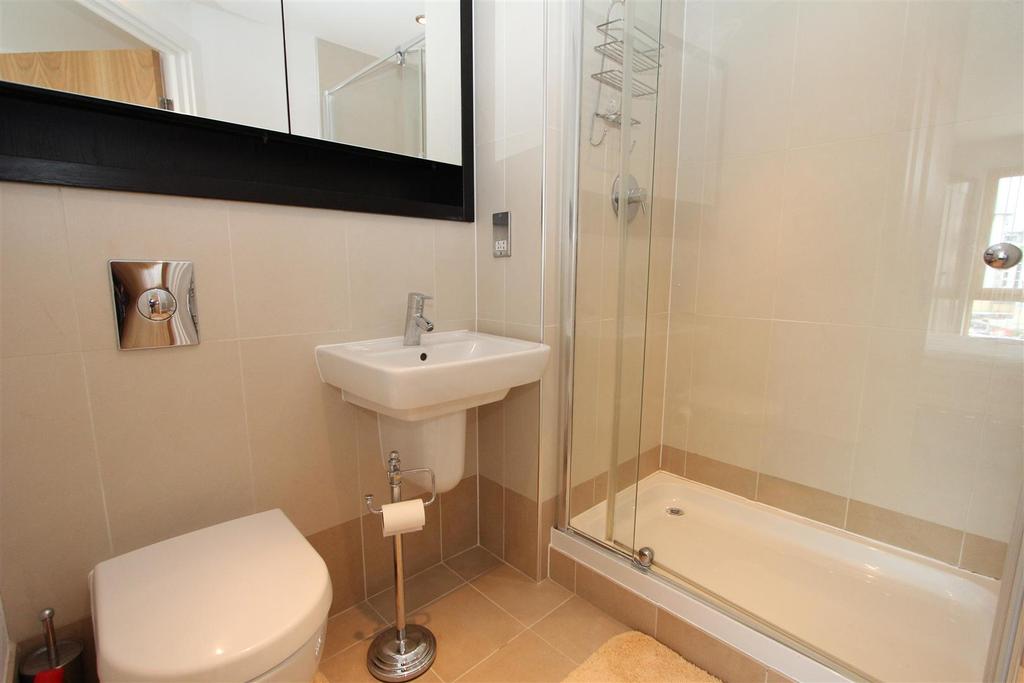 Ensuite1.JPG
