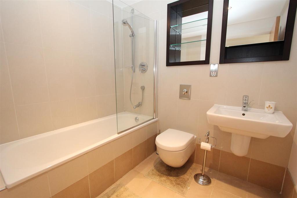 Ensuite2.JPG