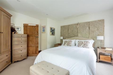 Pear Tree House, 84 High Street, Haslemere, GU27 2LA