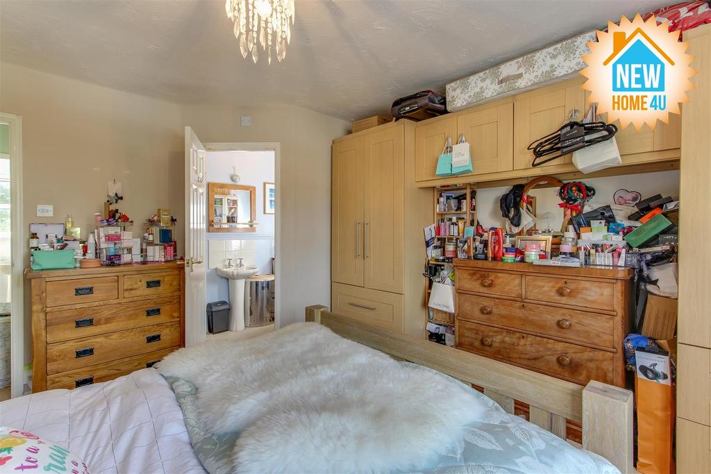Main bedroom: