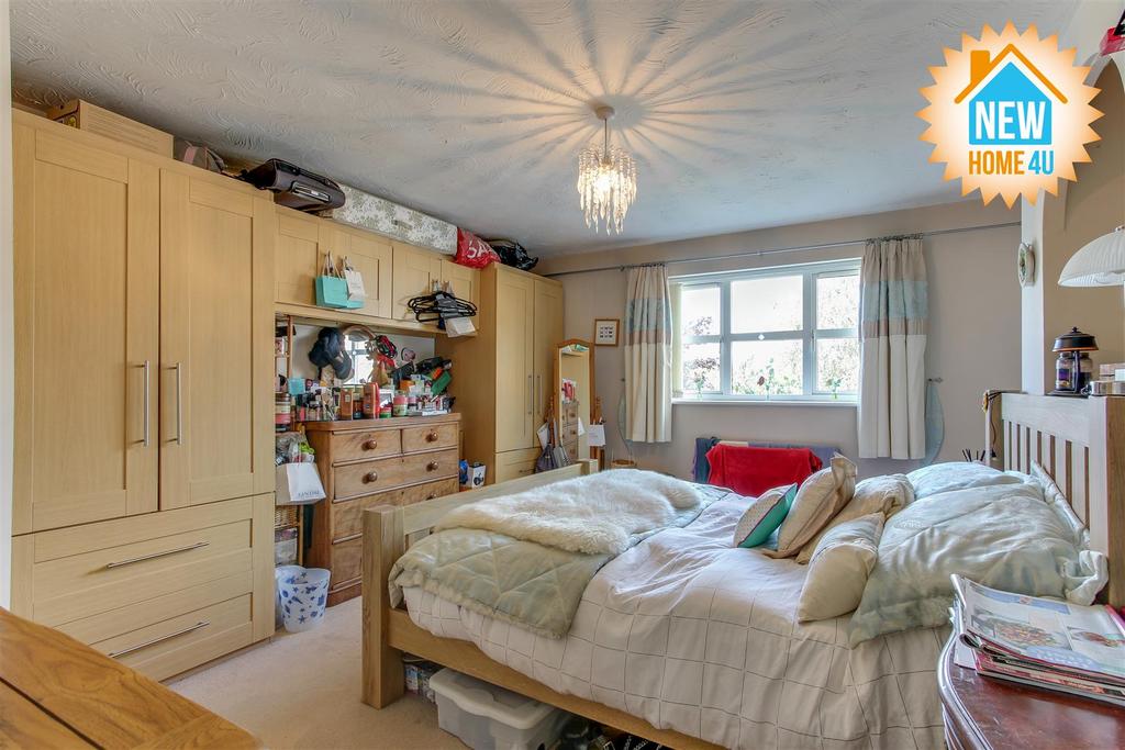 Main bedroom: